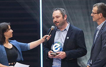 Anaïs Favron men's microphone win a prize