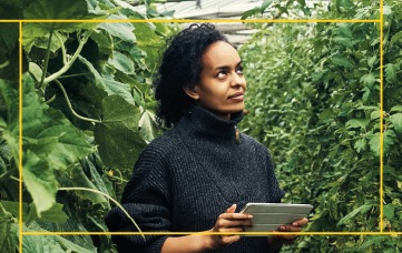 femme serre feuillage 360 x 227