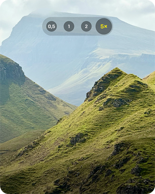 Photo de montagnes verdoyantes captée avec le puissant zoom 5x d’iPhone 15 Pro Max