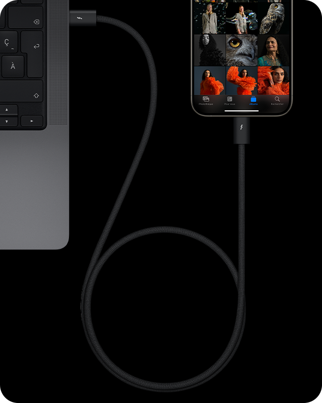 iPhone 15 Pro Max connecté à MacBook Pro 14 pouces via USB-C